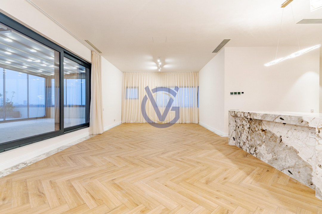 Ce priveliste! Deasupra tuturor - Penthouse Spectaculos cu Terase 210mp!