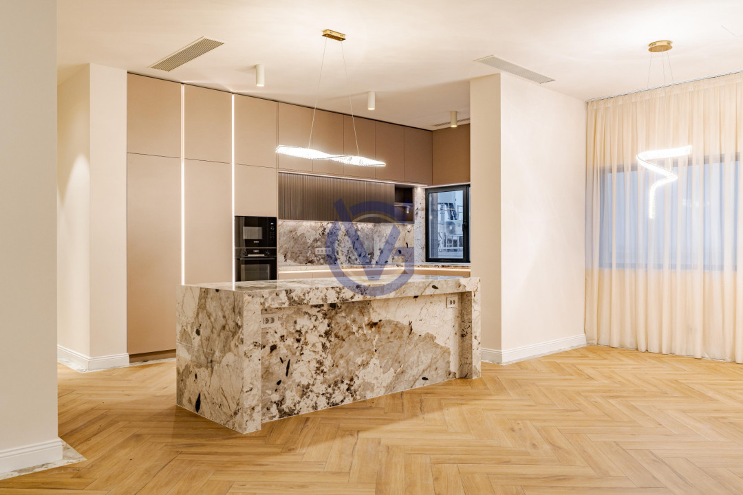 Ce priveliste! Deasupra tuturor - Penthouse Spectaculos cu Terase 210mp!