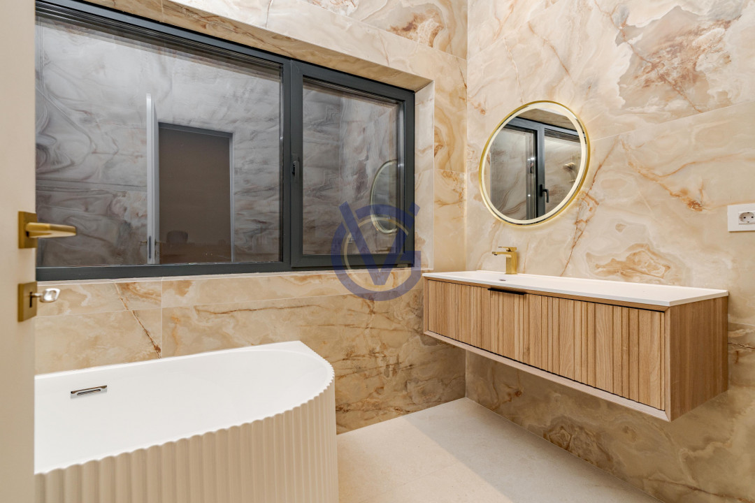 Ce priveliste! Deasupra tuturor - Penthouse Spectaculos cu Terase 210mp!