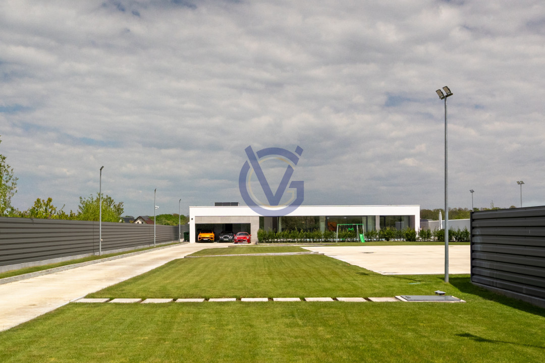 Ca in reviste! Vila senzationala, arh. moderna, piscina si teren de tenis!