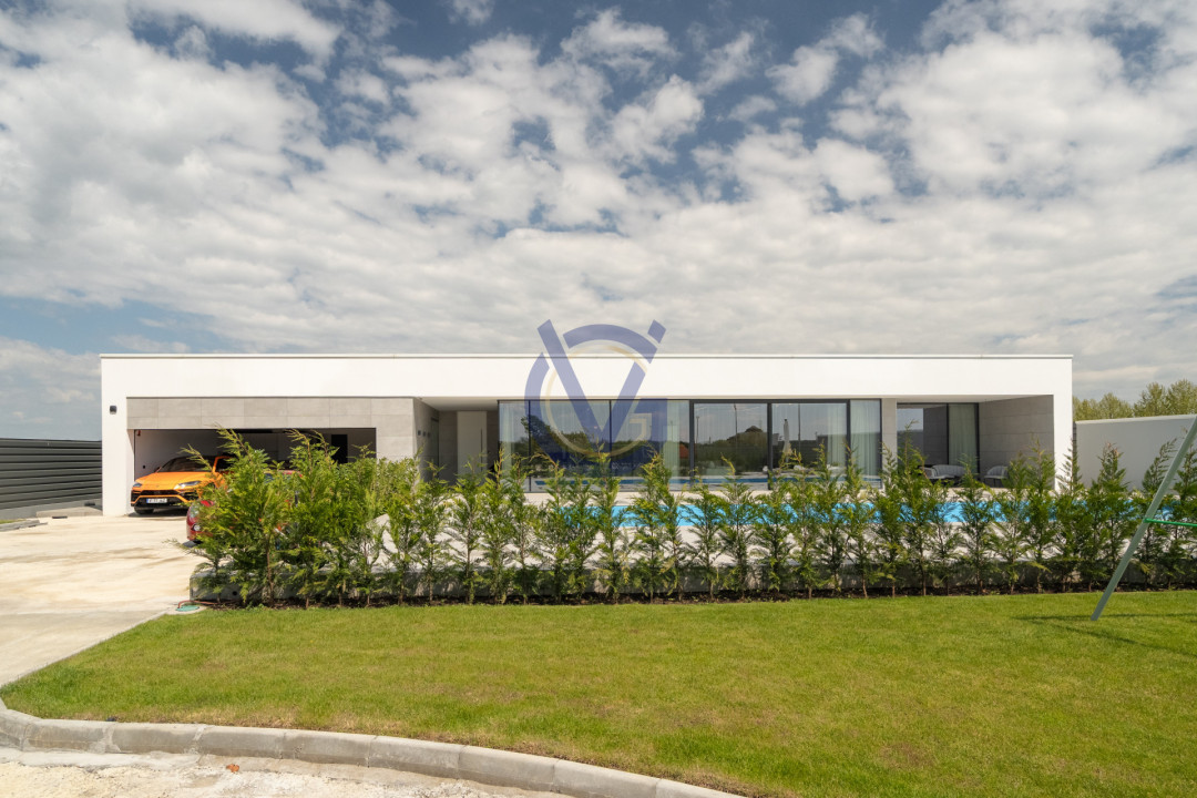 Ca in reviste! Vila senzationala, arh. moderna, piscina si teren de tenis!