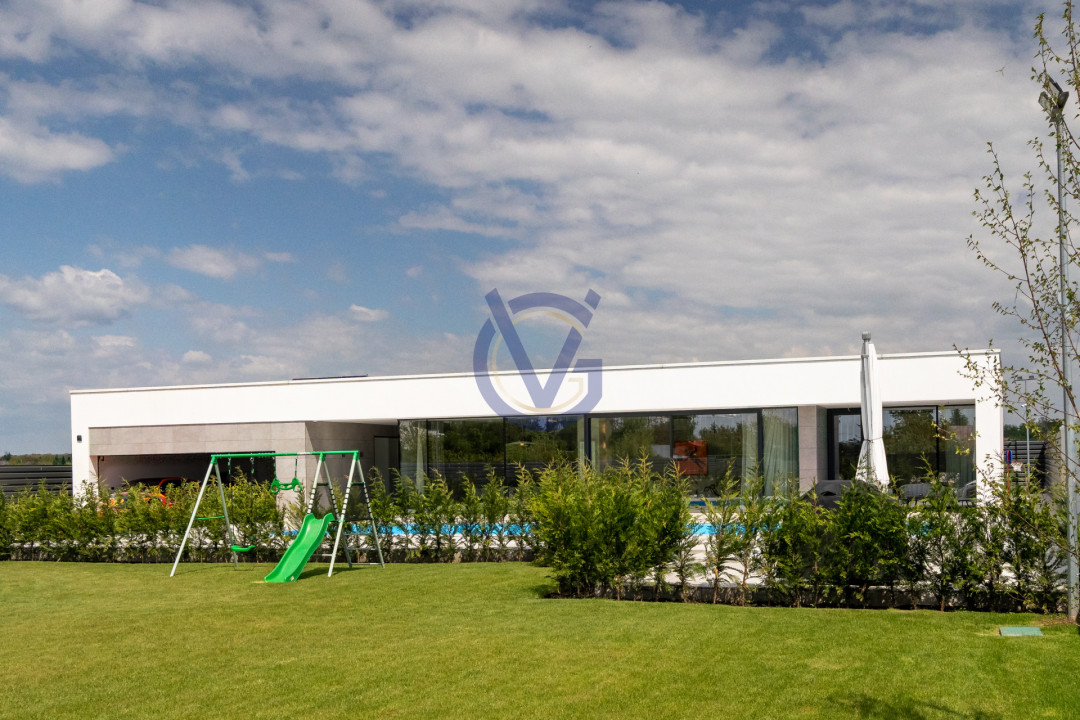 Ca in reviste! Vila senzationala, arh. moderna, piscina si teren de tenis!