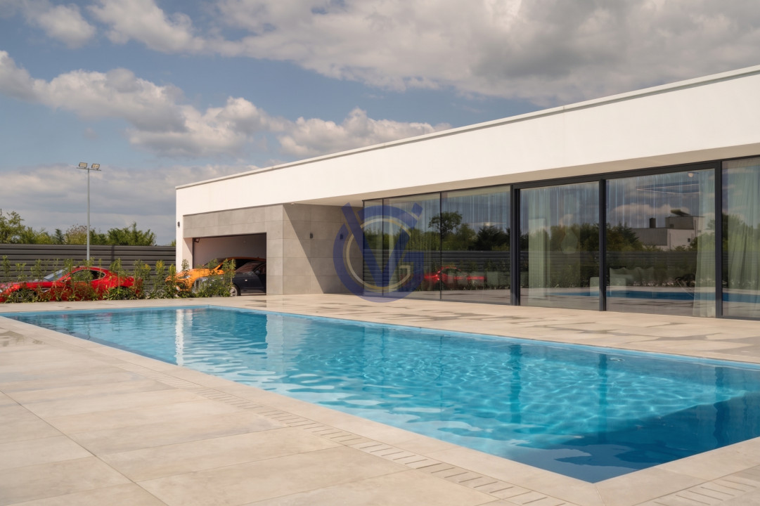 Ca in reviste! Vila senzationala, arh. moderna, piscina si teren de tenis!