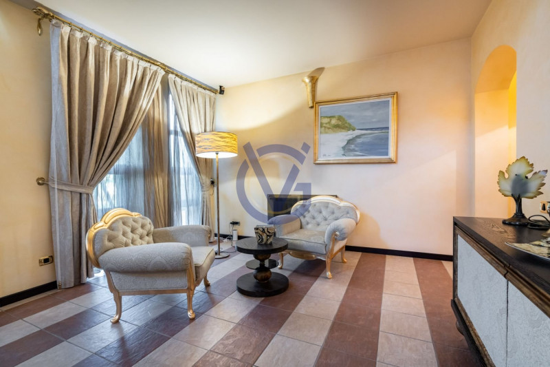 Domeniu cu 2 case superbe pentru 2 familii - Parc propriu si 2 terenuri 9850 mp