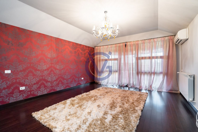 Domeniu cu 2 case superbe pentru 2 familii - Parc propriu si 2 terenuri 9850 mp