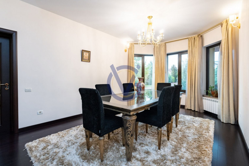 Domeniu cu 2 case superbe pentru 2 familii - Parc propriu si 2 terenuri 9850 mp