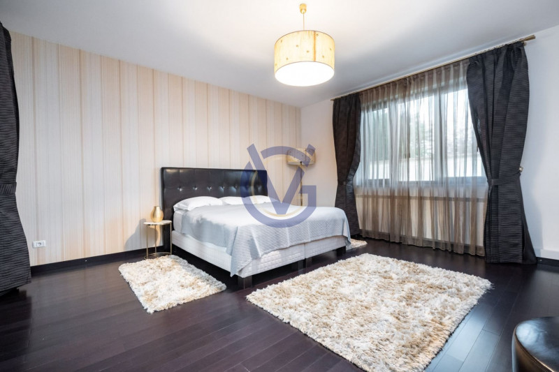 Domeniu cu 2 case superbe pentru 2 familii - Parc propriu si 2 terenuri 9850 mp