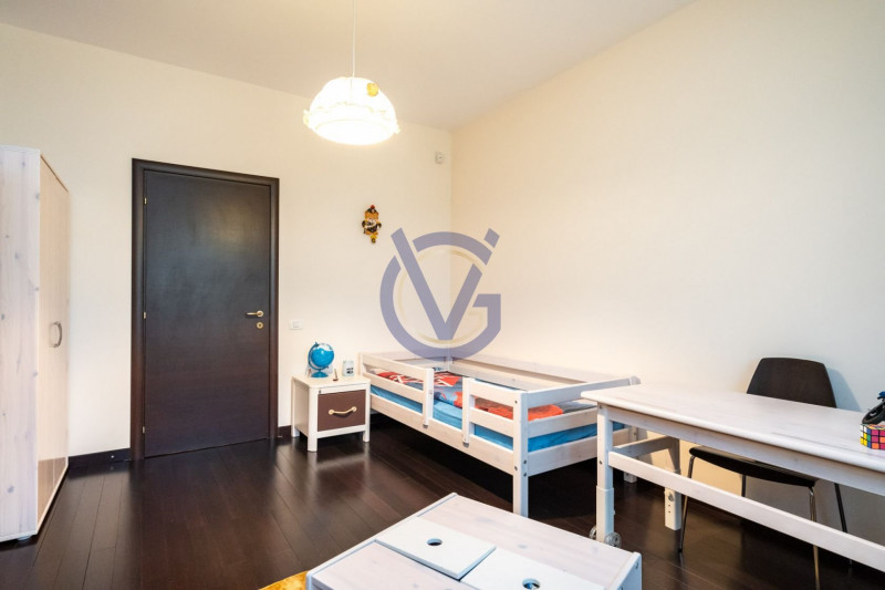 Domeniu cu 2 case superbe pentru 2 familii - Parc propriu si 2 terenuri 9850 mp