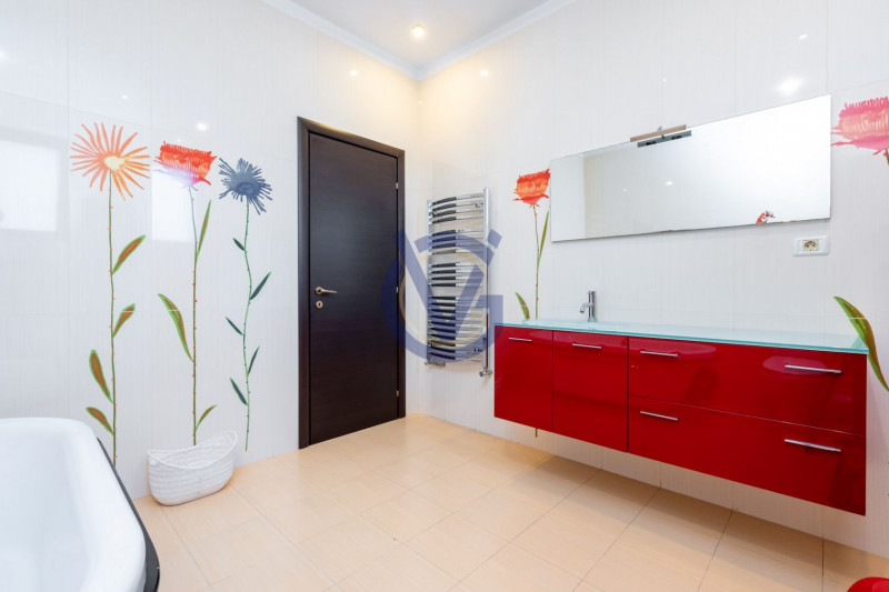 Domeniu cu 2 case superbe pentru 2 familii - Parc propriu si 2 terenuri 9850 mp